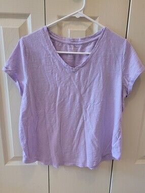 Old Navy Lilac V-Neck Short Sleeve Tee            Size: Large Petite